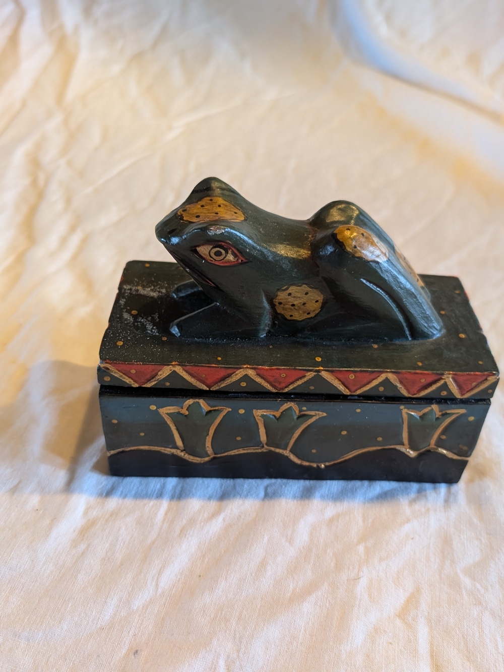 2/30$ Vintage Dark Green and Gold Hand-Painted Frog Trinket Box